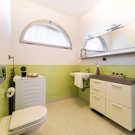 The Pyramids Of Motor Valley - Ra's Apartment Modena