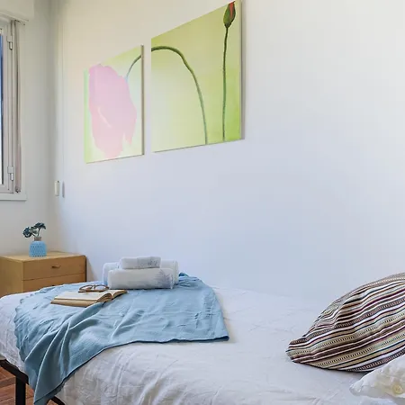 The Pyramids Of Motor Valley - Ra's アパート