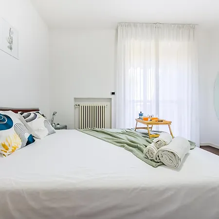 The Pyramids Of Motor Valley - Ra's * モデナ