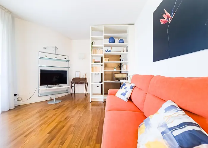 The Pyramids Of Motor Valley - Ra's アパート