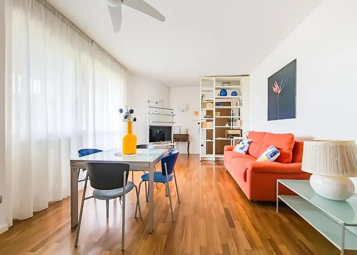 The Pyramids Of Motor Valley - Ra's Apartament Modena