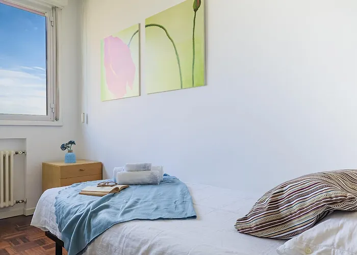 The Pyramids Of Motor Valley - Ra's شقة