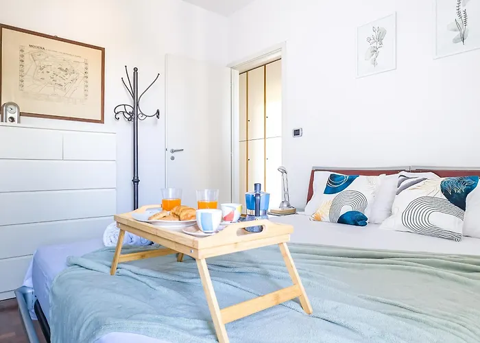 The Pyramids Of Motor Valley - Ra's