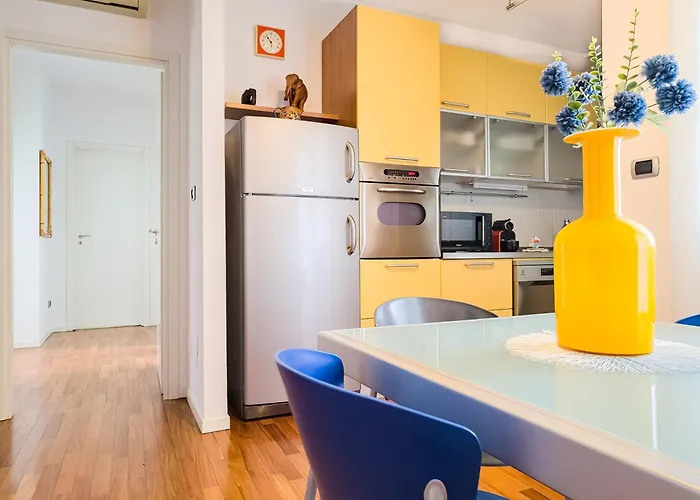 The Pyramids Of Motor Valley - Ra's شقة *