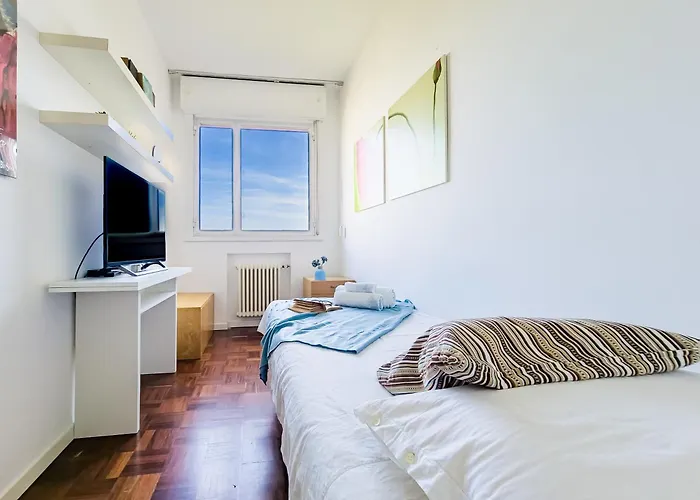 The Pyramids Of Motor Valley - Ra's